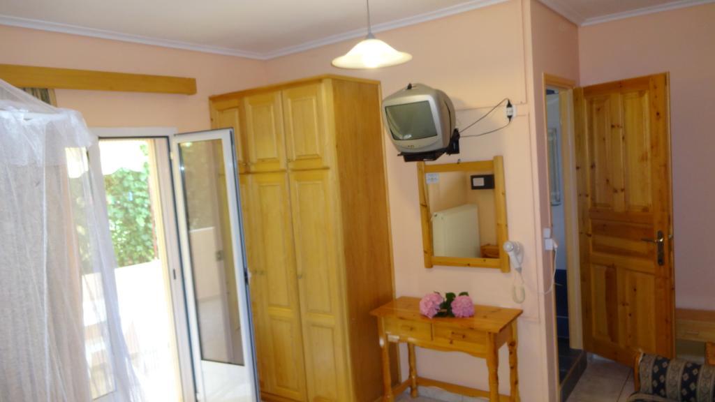 Pansion Filoxenia Apartments & Studios Tsoukaládhes Buitenkant foto